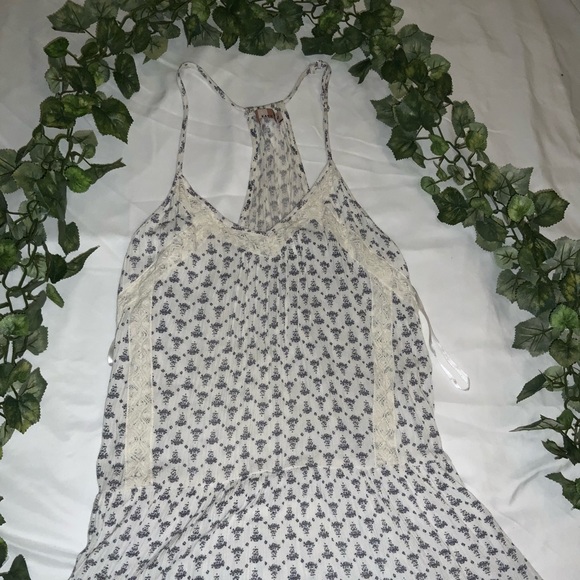 Botique White Laced and Patterned Flowy Tank Top - Picture 4 of 8